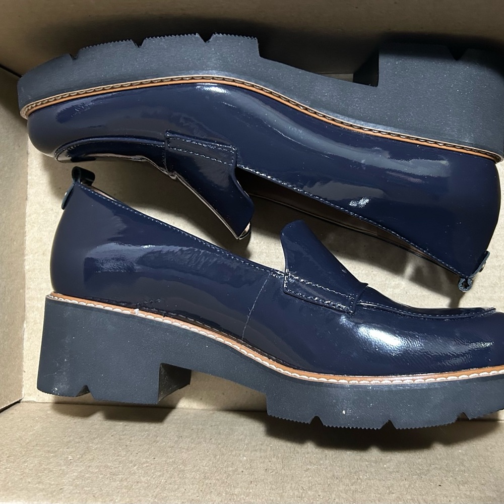 Naturalizer Darry Lug Sole Navy Patent Leather Loafer Women's Size 9.5N NWOB
